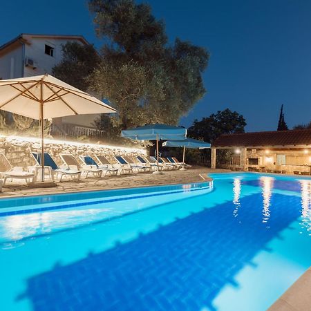 Villa Mia Apartments Bijela Buitenkant foto