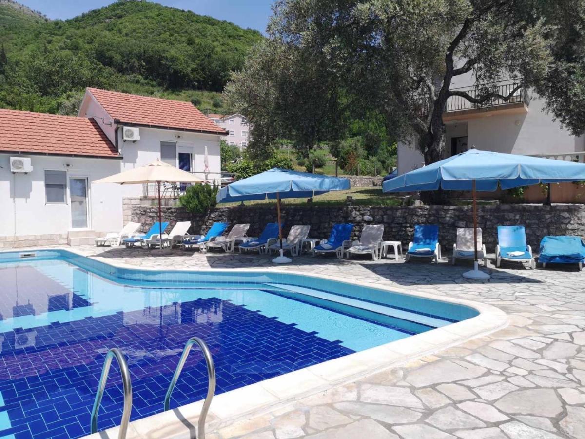 Villa Mia Apartments Bijela Buitenkant foto