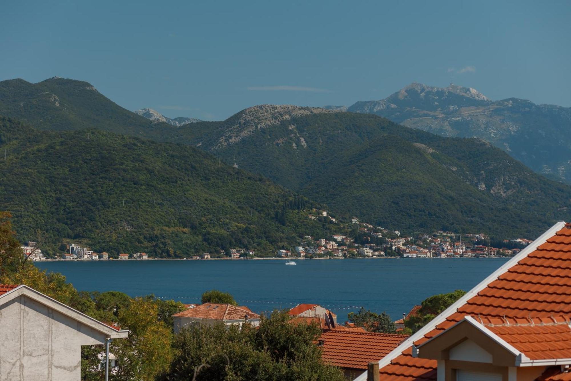 Villa Mia Apartments Bijela Buitenkant foto