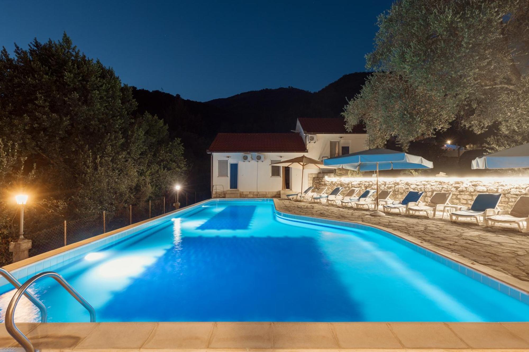Villa Mia Apartments Bijela Buitenkant foto