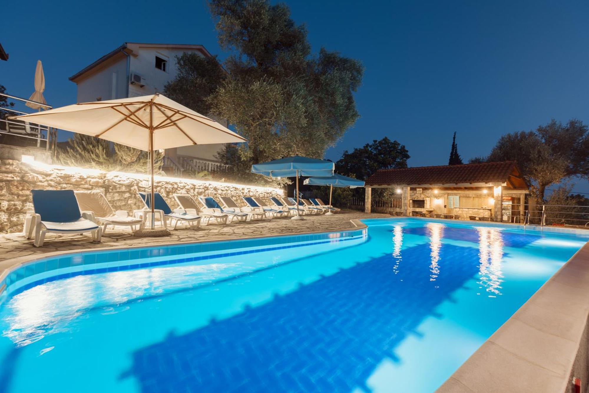 Villa Mia Apartments Bijela Buitenkant foto