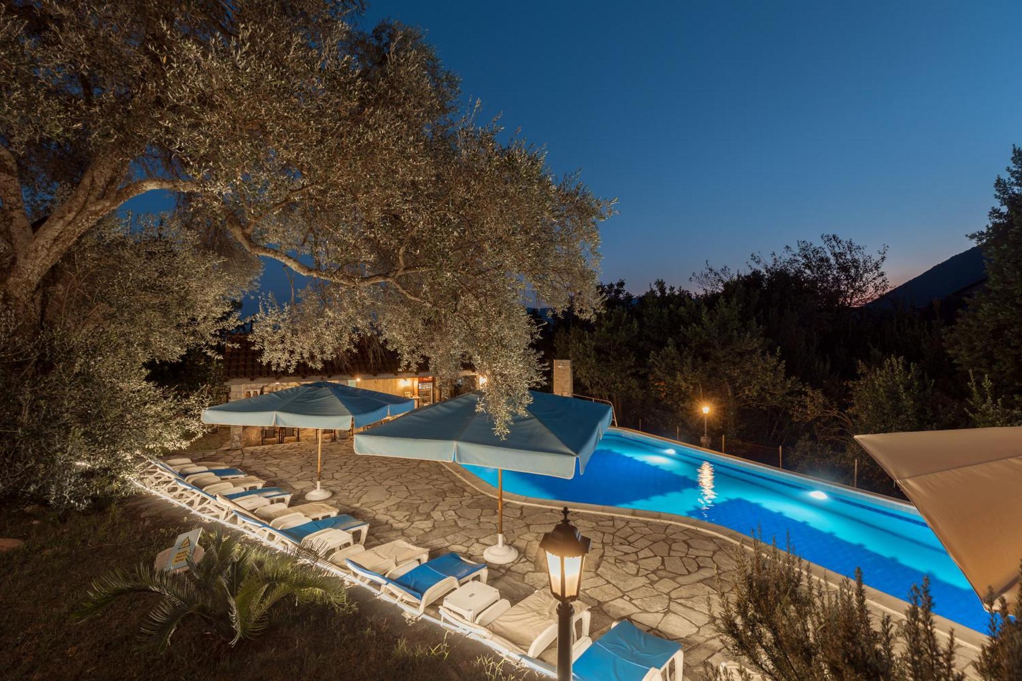 Villa Mia Apartments Bijela Buitenkant foto