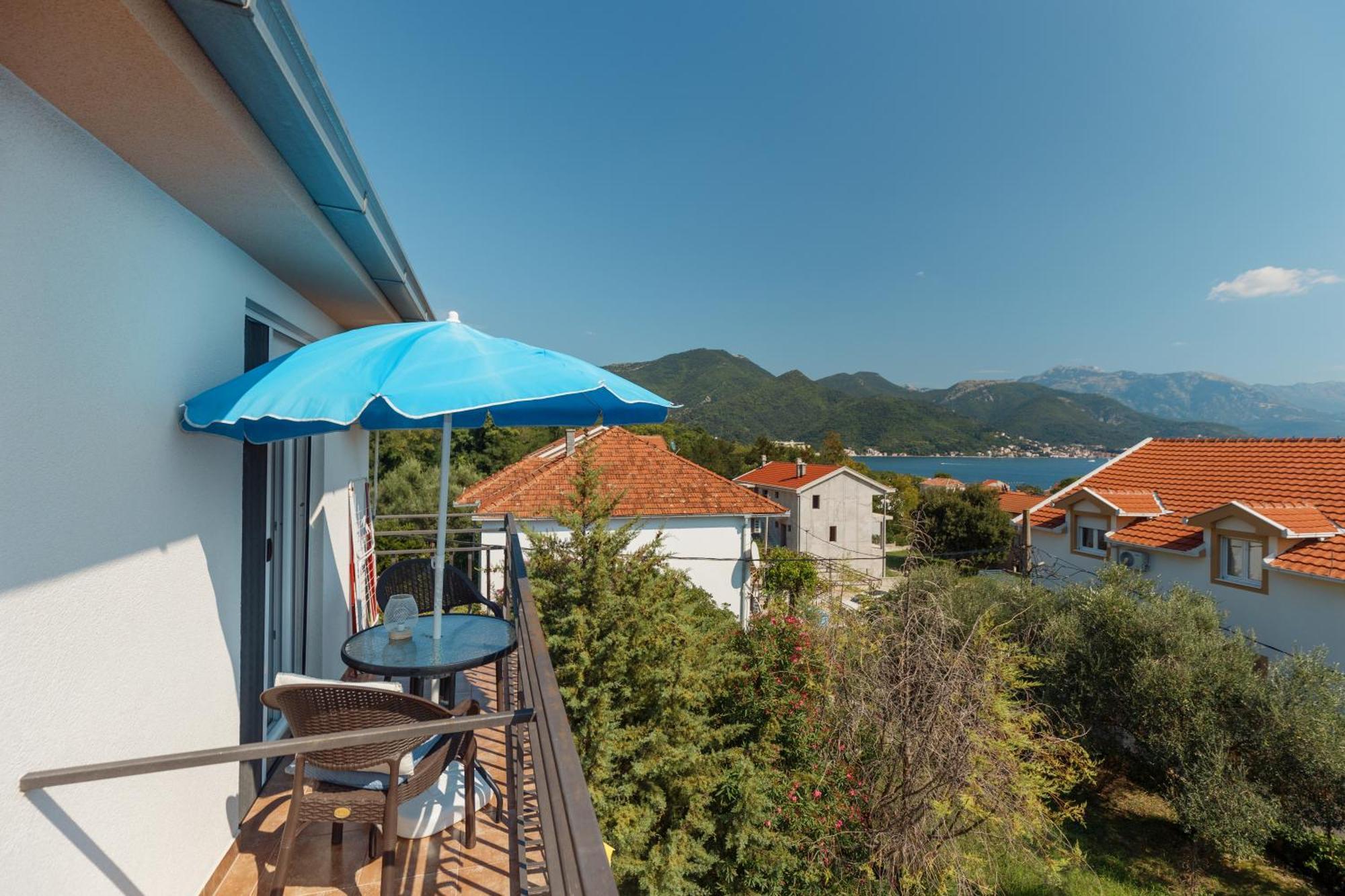 Villa Mia Apartments Bijela Buitenkant foto