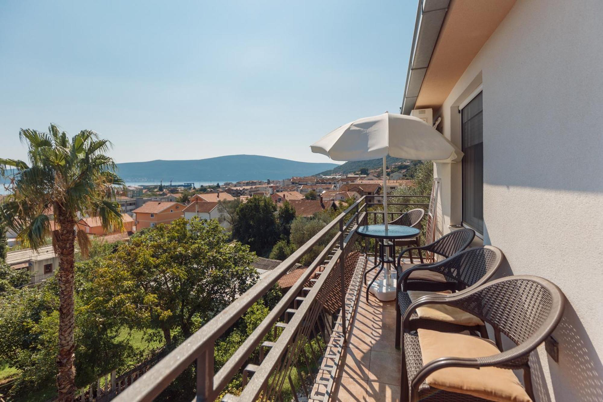 Villa Mia Apartments Bijela Buitenkant foto