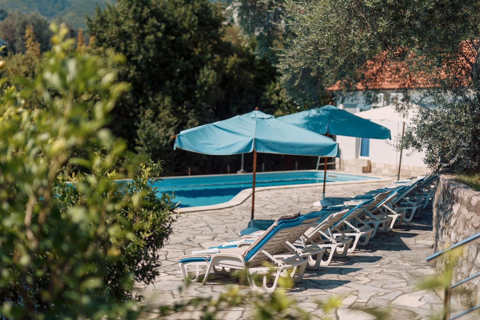 Villa Mia Apartments Bijela Buitenkant foto