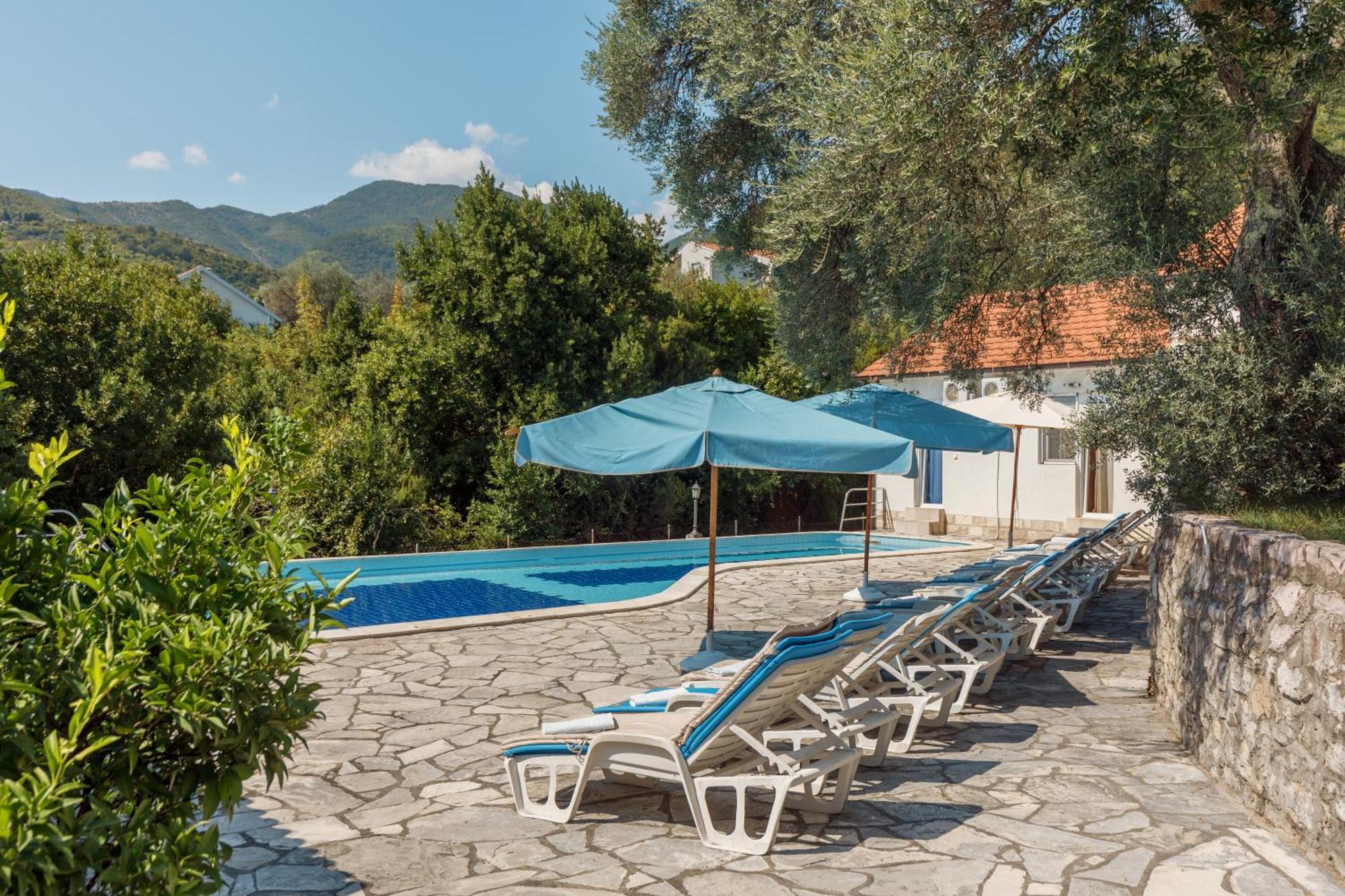 Villa Mia Apartments Bijela Buitenkant foto
