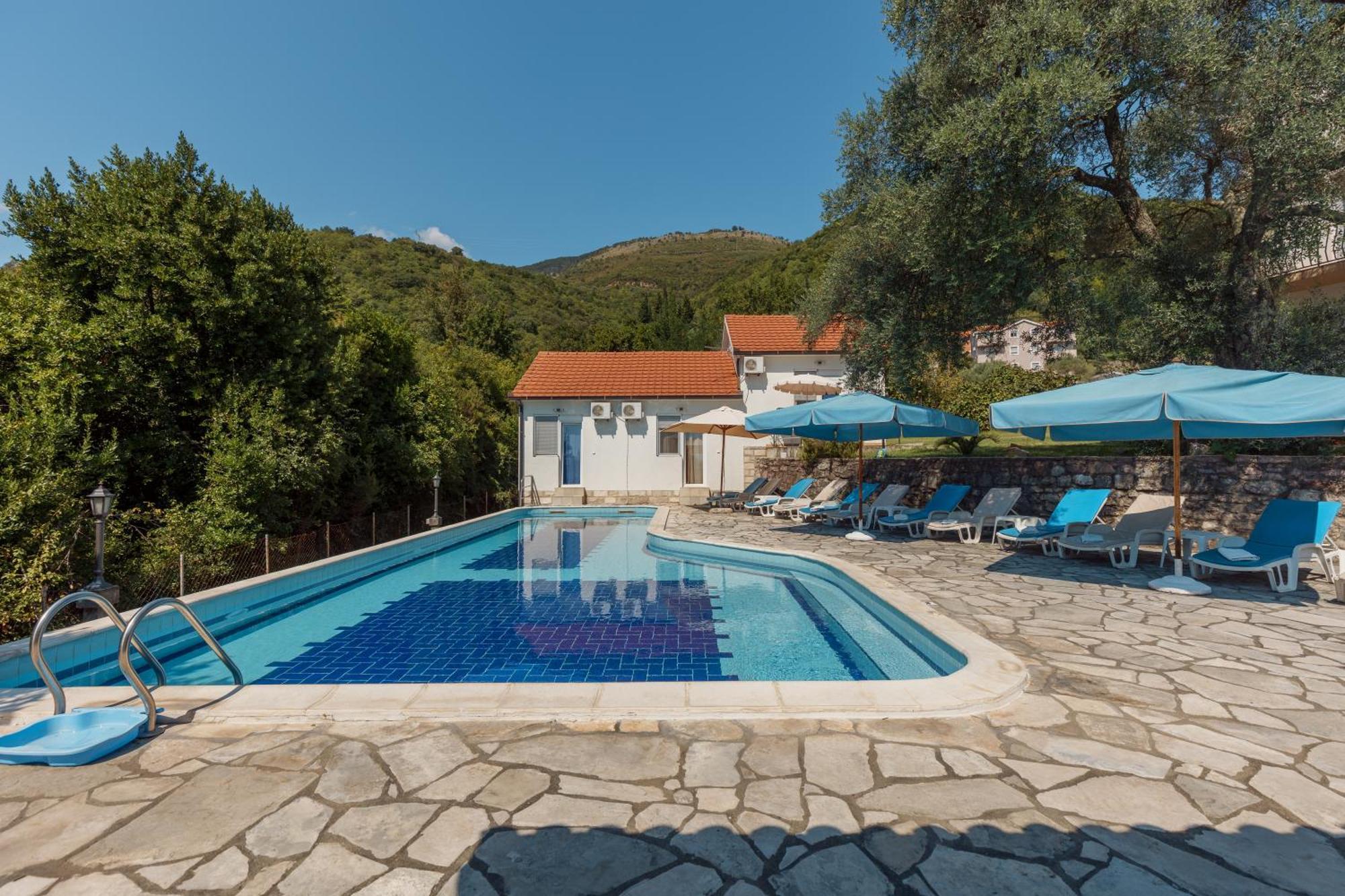Villa Mia Apartments Bijela Buitenkant foto