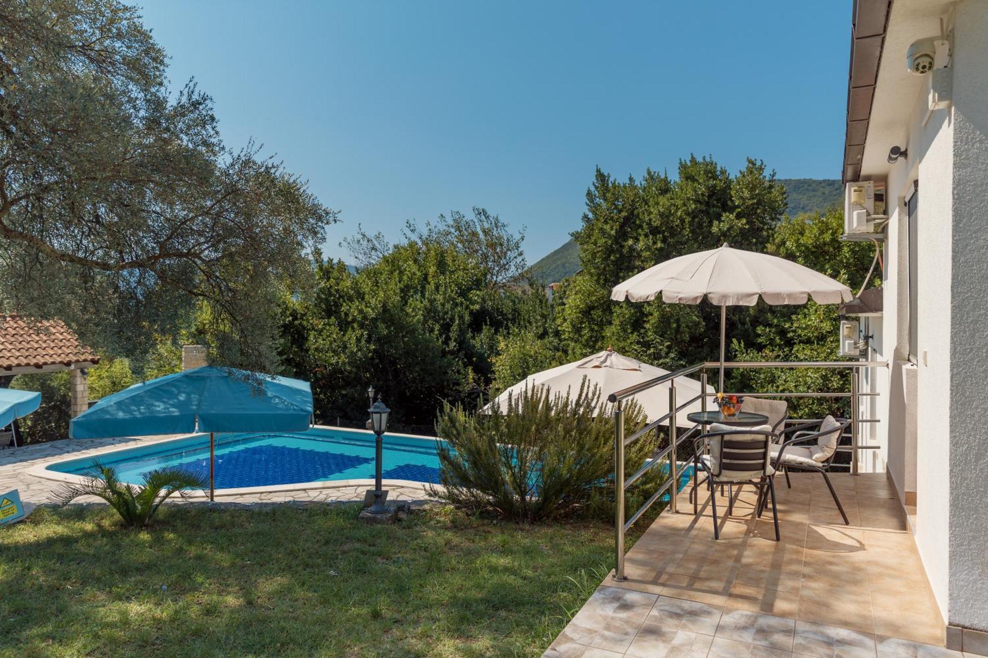 Villa Mia Apartments Bijela Buitenkant foto