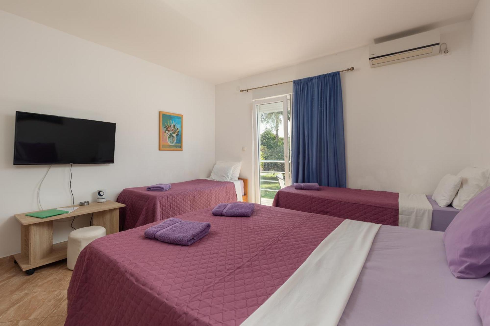 Villa Mia Apartments Bijela Buitenkant foto
