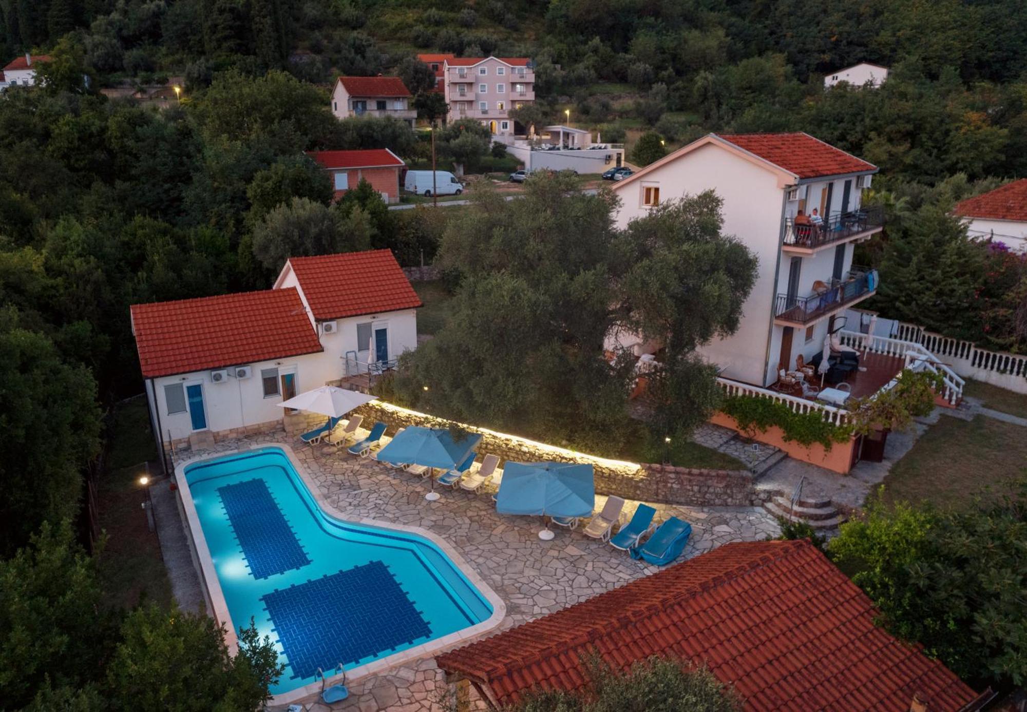 Villa Mia Apartments Bijela Buitenkant foto
