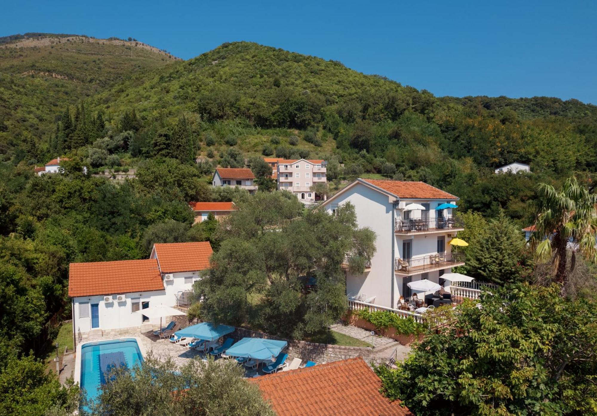 Villa Mia Apartments Bijela Buitenkant foto