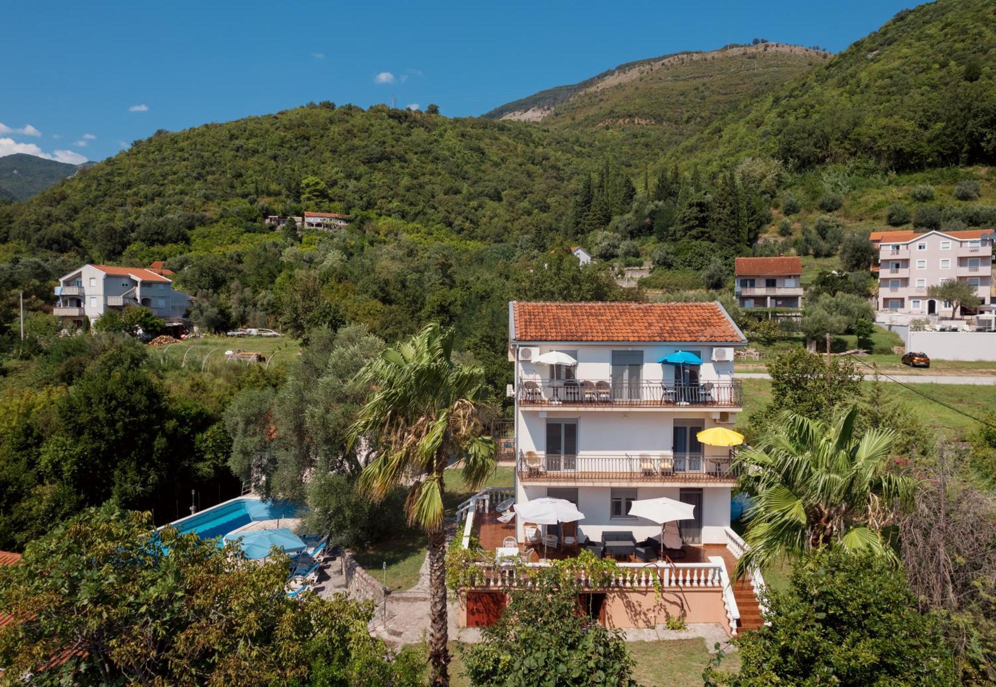 Villa Mia Apartments Bijela Buitenkant foto