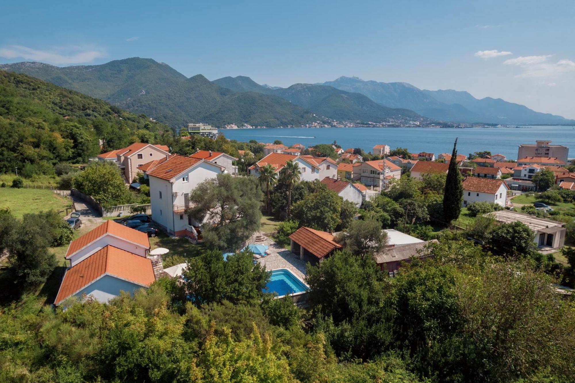 Villa Mia Apartments Bijela Buitenkant foto