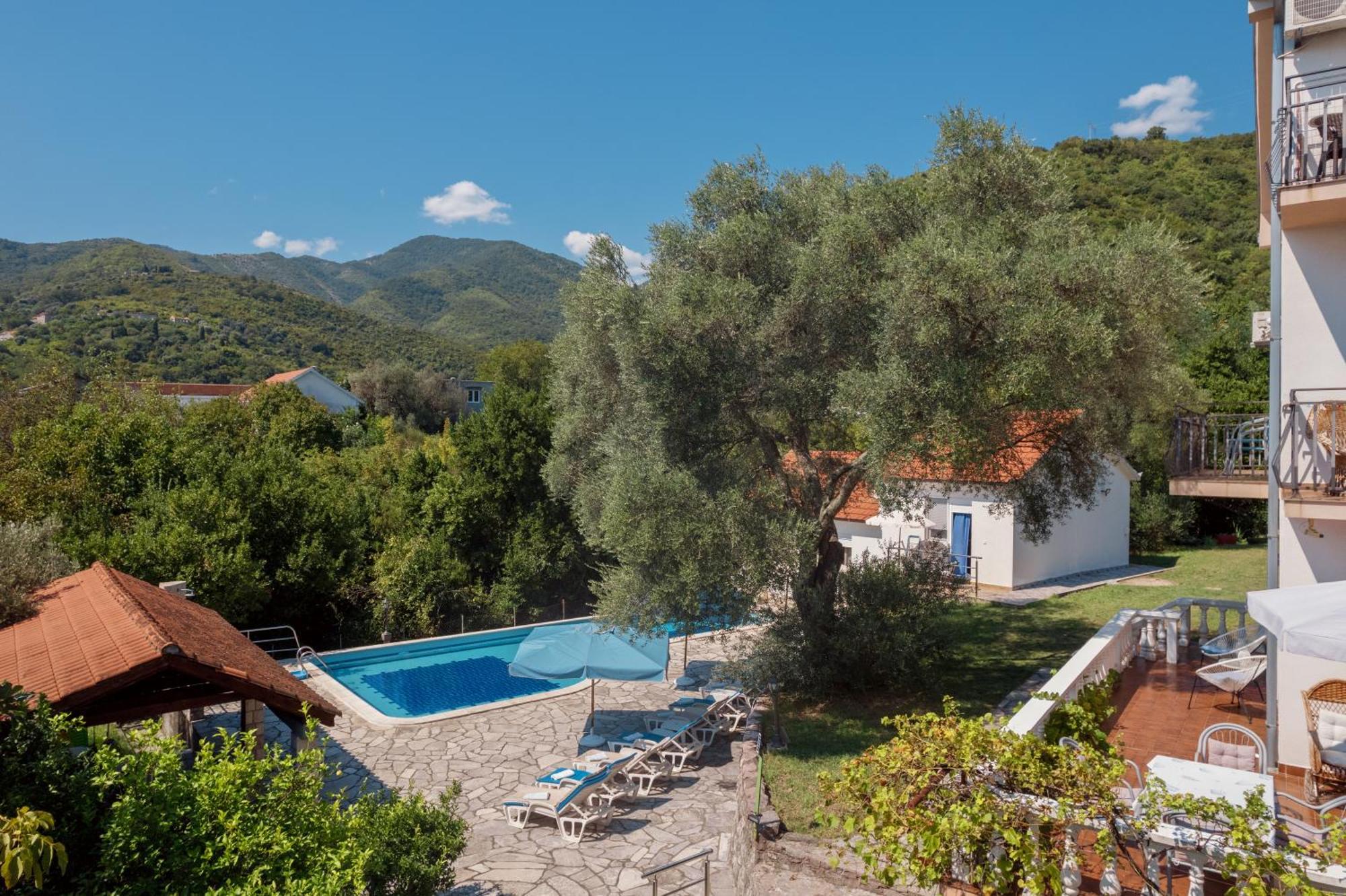 Villa Mia Apartments Bijela Buitenkant foto