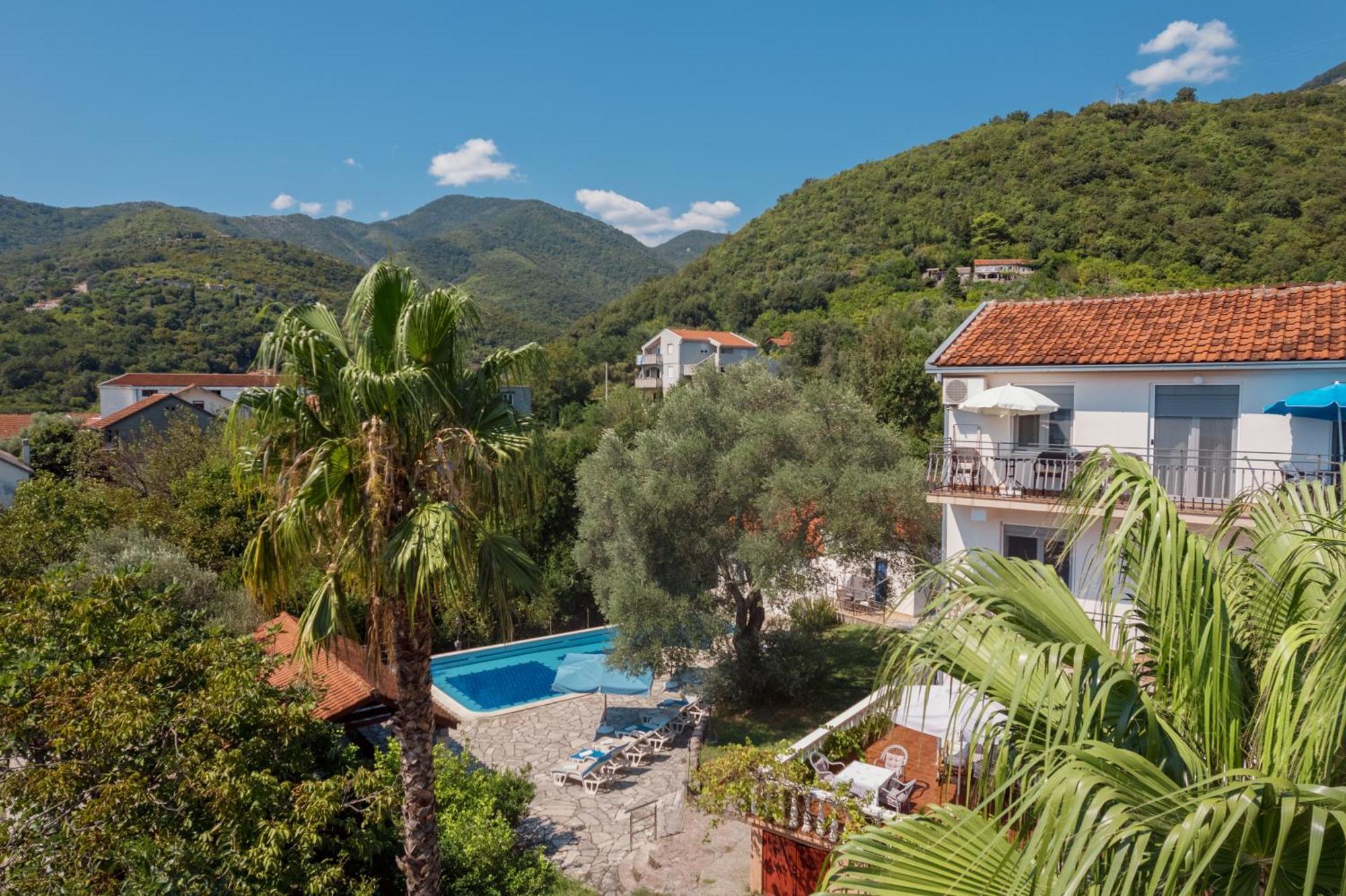 Villa Mia Apartments Bijela Buitenkant foto