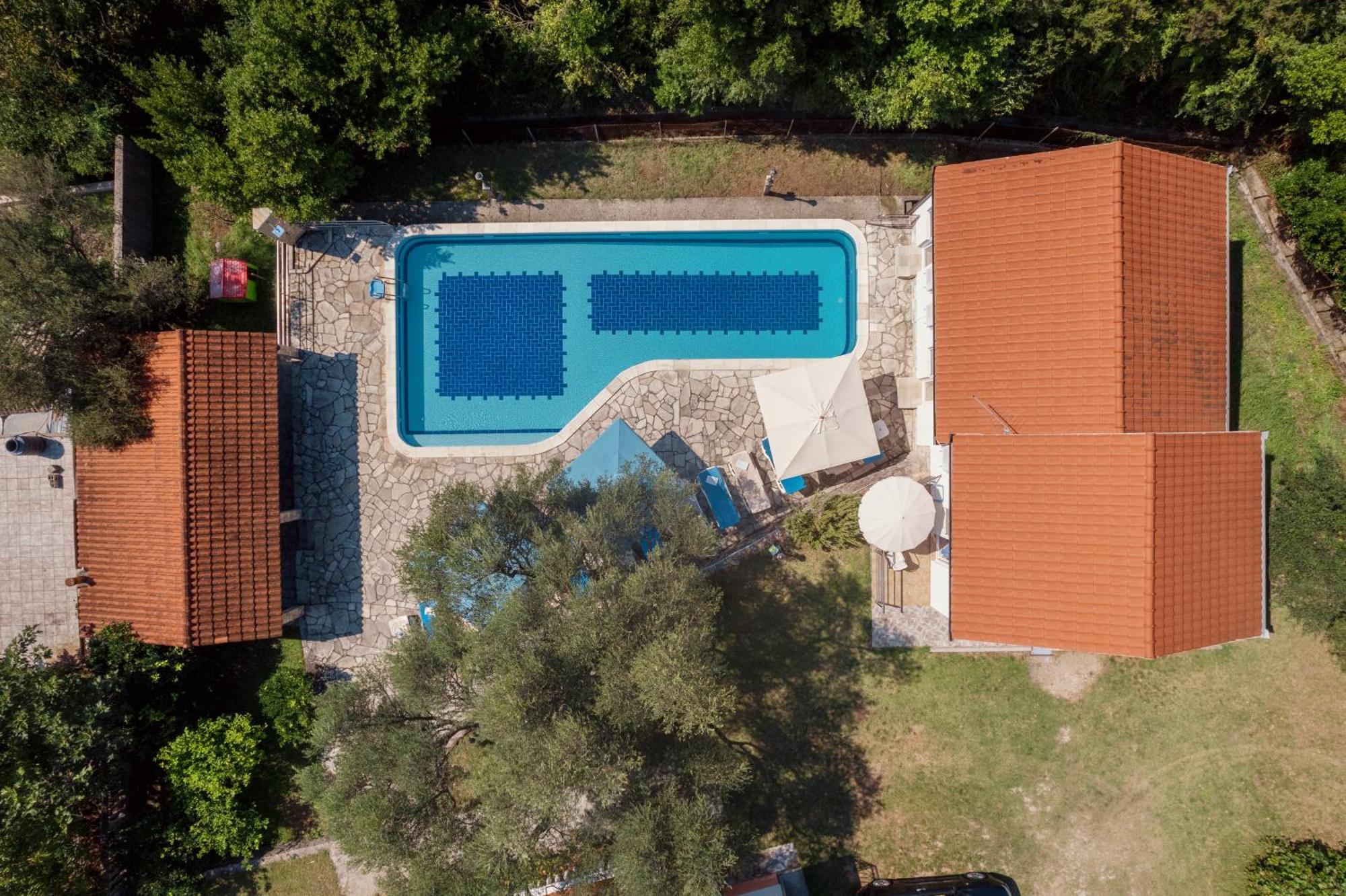 Villa Mia Apartments Bijela Buitenkant foto