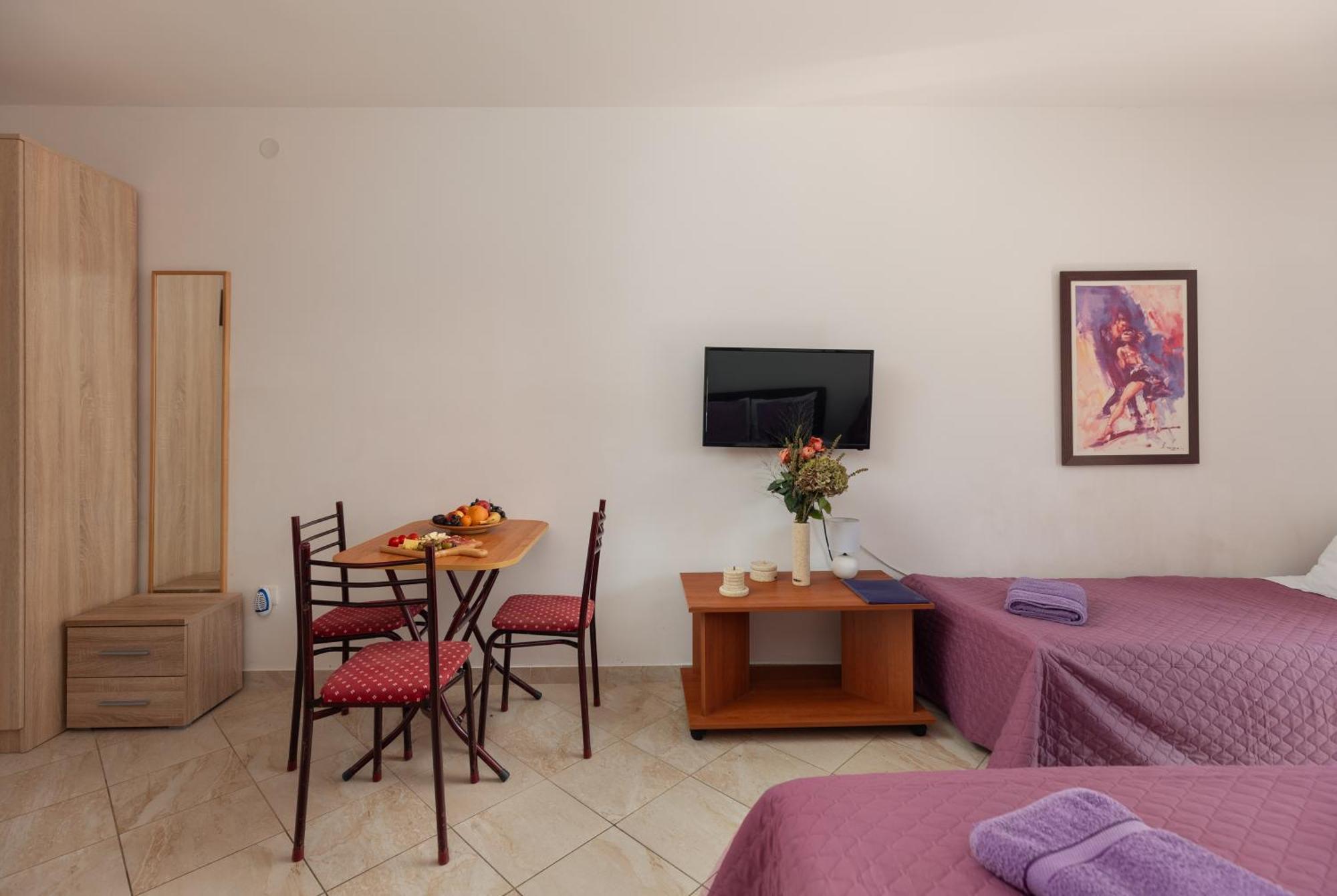 Villa Mia Apartments Bijela Buitenkant foto